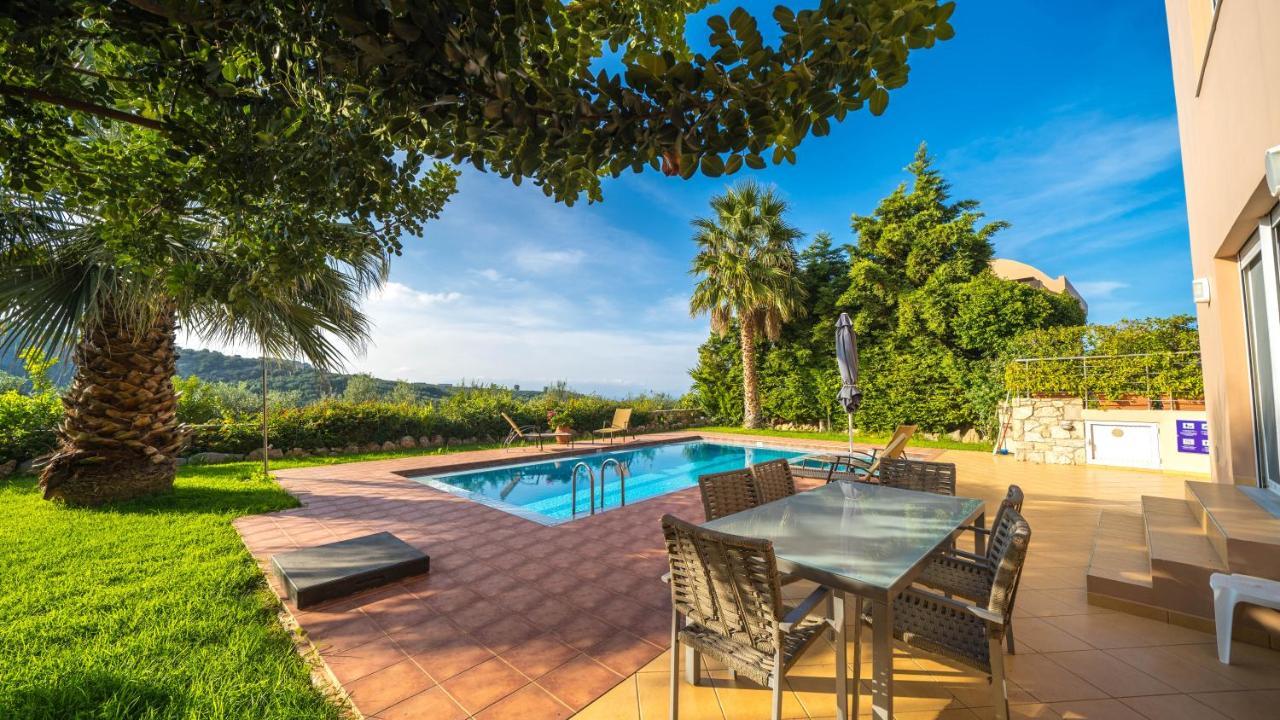 Meliades Villas Agia Marina  Exterior photo