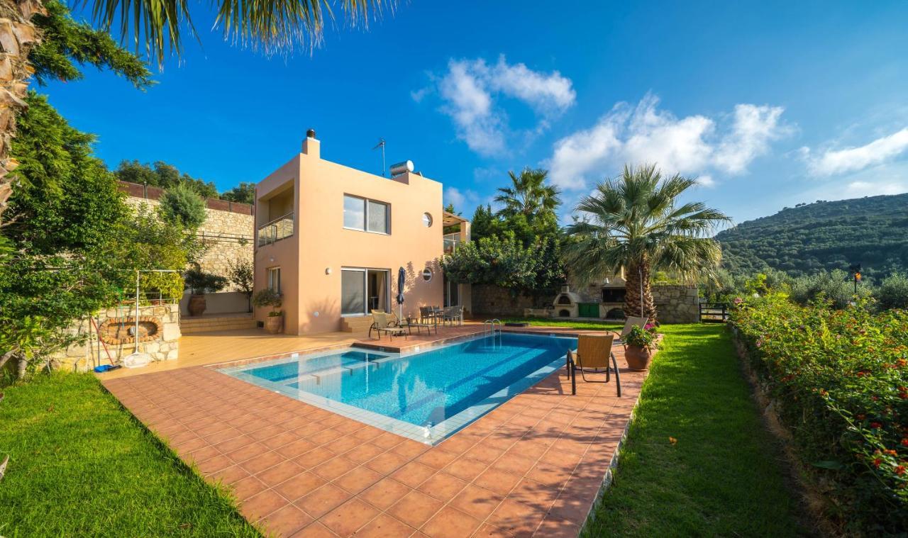 Meliades Villas Agia Marina  Exterior photo