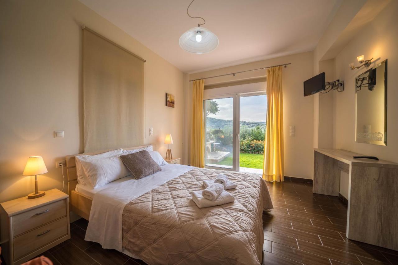 Meliades Villas Agia Marina  Exterior photo