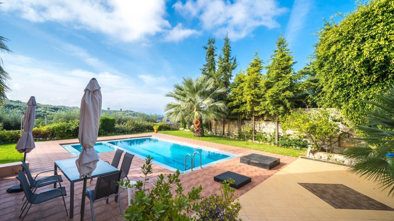 Meliades Villas Agia Marina  Exterior photo